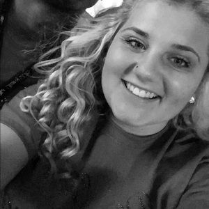 Meet your Posher, Kayla